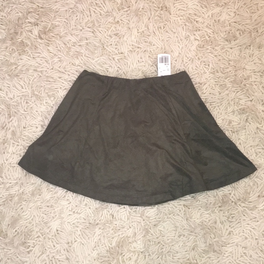 LAST CHANCE ⭐️ 2 FOR $6 ⭐️ NWT Faux Suede Skirt - Picture 2 of 2